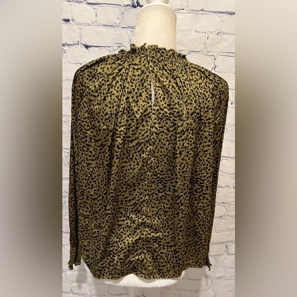 H&M Wide Blouse with Collar Green Leopard Print Size 2 - Picture 4 of 7